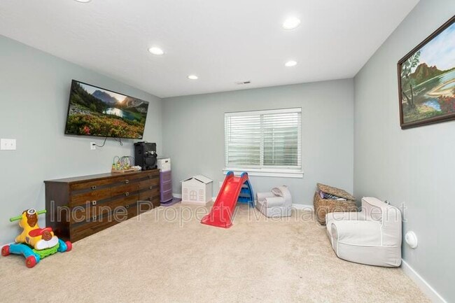 Building Photo - 4438 E Hurstbourne Dr