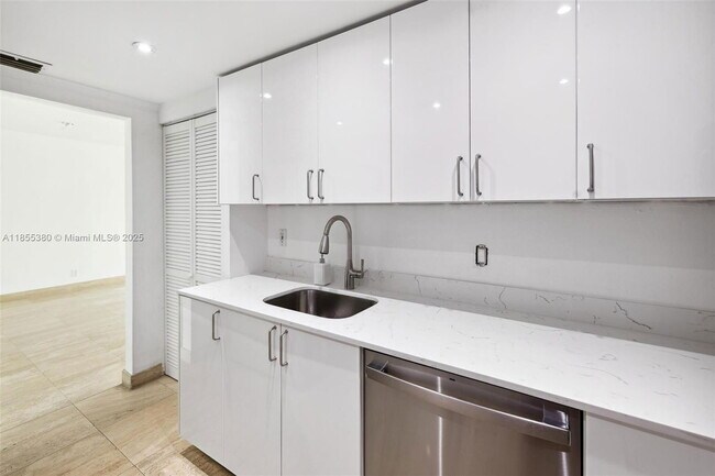 Building Photo - 200 SE 15th Rd