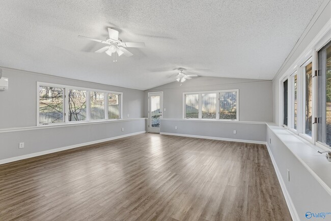 Building Photo - 11303 Mountain Crest Dr SE