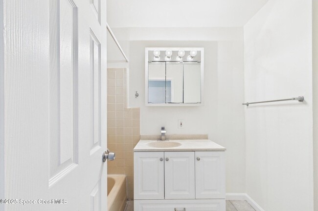 Building Photo - 4339 Plompton Dr