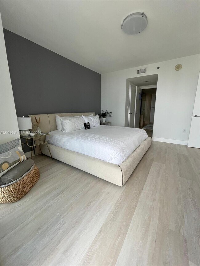 Building Photo - 50 Biscayne Blvd