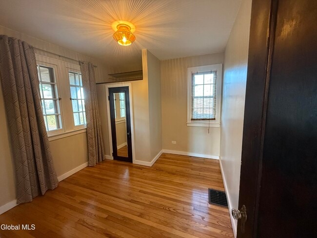 Building Photo - 152 E State St