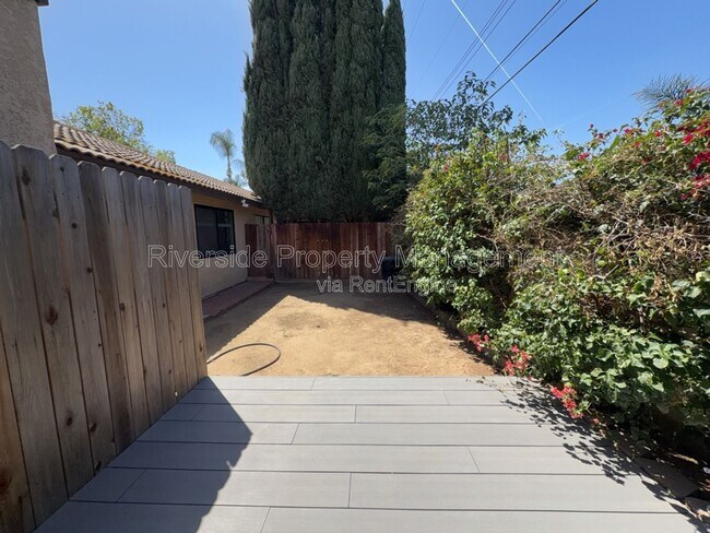 Building Photo - 9505 Arlington Ave