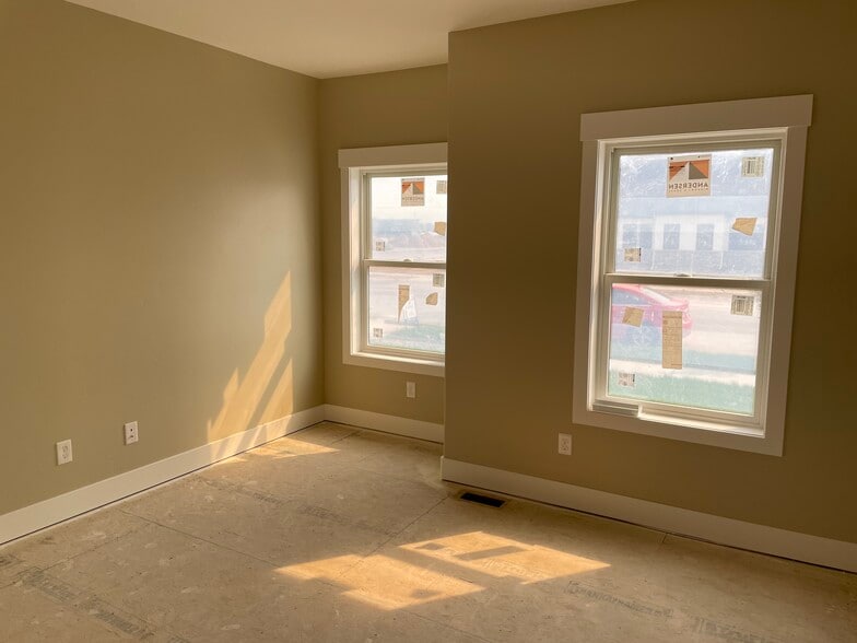 Building Photo - 775 Silvermaple Dr