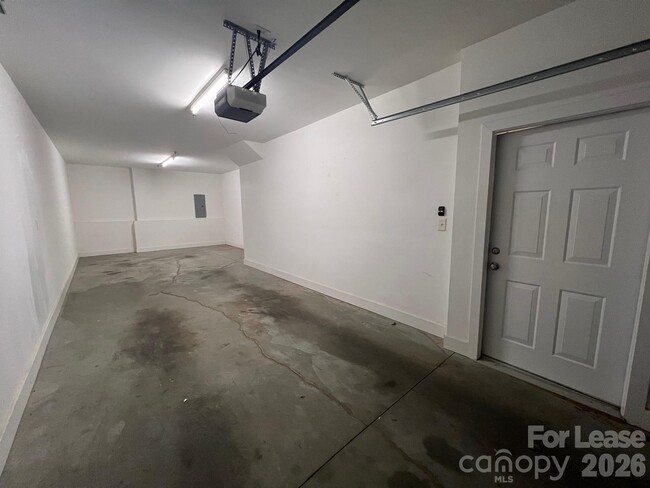 Building Photo - 227 Harbour Pl Dr