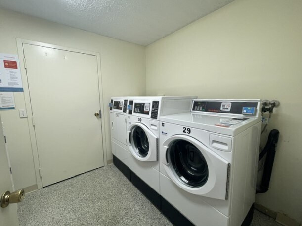 Building Photo - 8 Northbrook Dr
