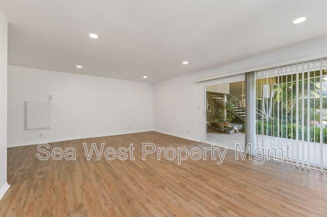 Building Photo - 2517 Navarra Dr