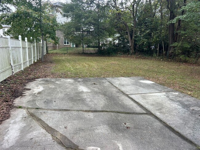 Building Photo - Beautiful Remodeled Two Bedroom House Near...