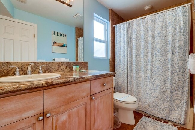 Building Photo - Private Rooftop Deck South Mission Beach