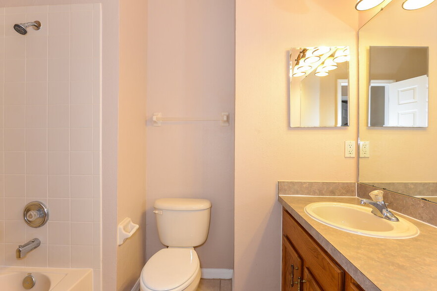 Building Photo - 4551 Mapletree Loop