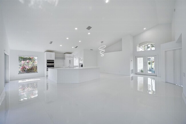 Building Photo - 6014 Golf Villas Dr