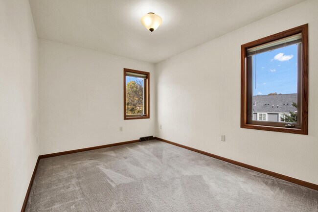 Building Photo - 407 Century Oak Dr