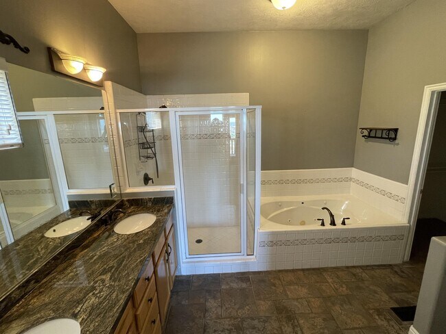 Building Photo - 561 Rocky Knoll Ln