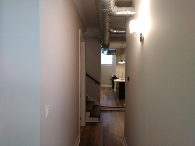 Building Photo - 25 S Plum St