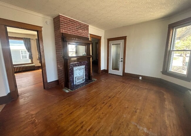 Building Photo - 902 9th Ave