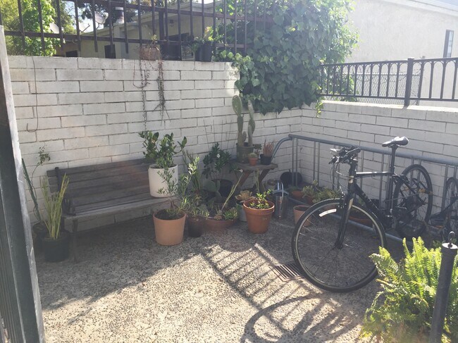 Building Photo - 3400 Club Dr