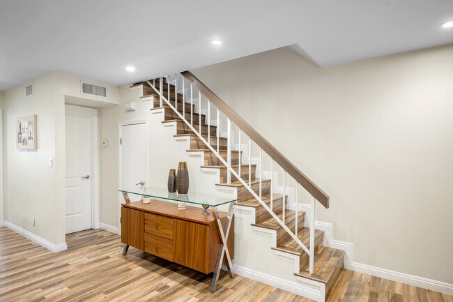 Building Photo - 3924 Park Pl