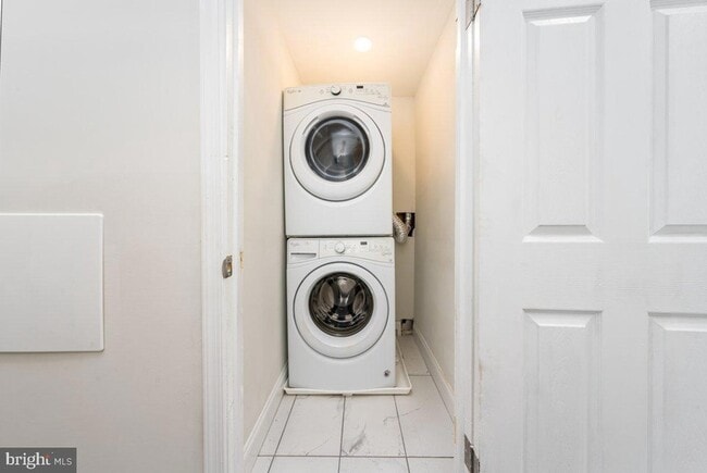 Building Photo - 71X Dolphin St