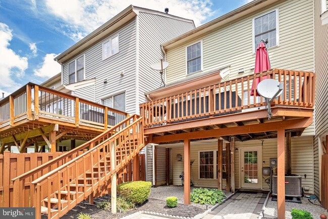 Building Photo - 14220 Madrigal Dr