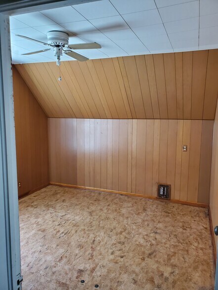 Bed 2 - 707 6th Ave