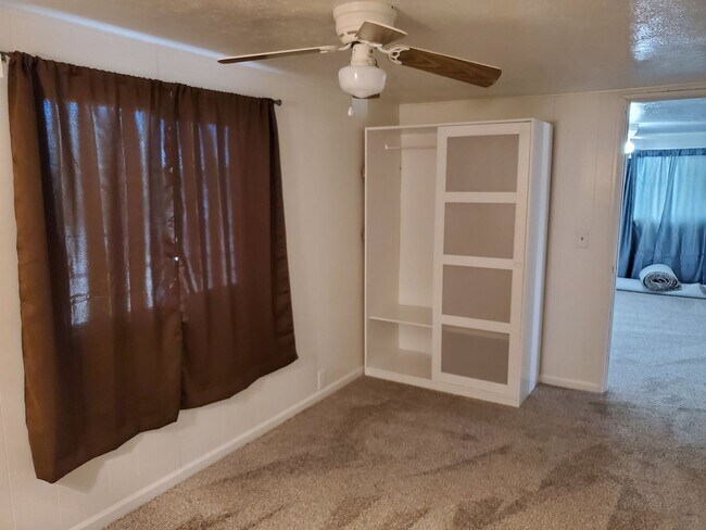 Building Photo - 3 Bedroom Manufactured Home in Bullhead City.