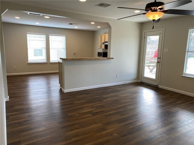 Building Photo - 141 Ruby Lake Dr