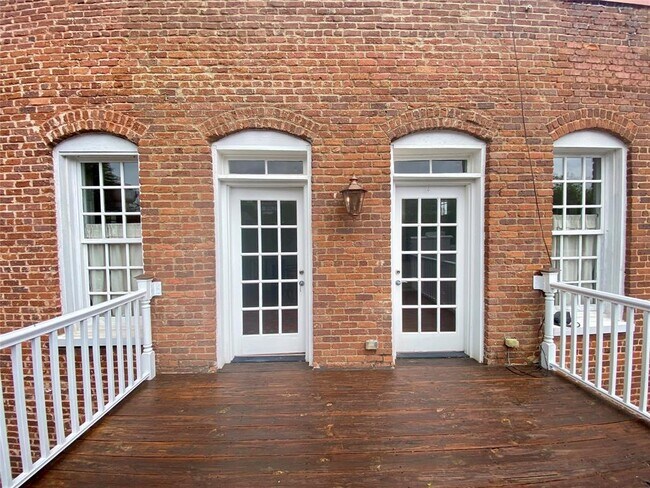 Building Photo - 131 E Jefferson St