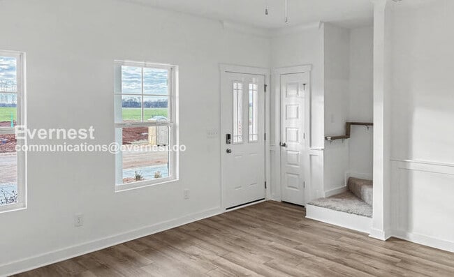 Building Photo - 3 Bed/3 Bath Townhome with Off-Street Parking / Pet-Friendly / Vouchers Accepted / Available Now!