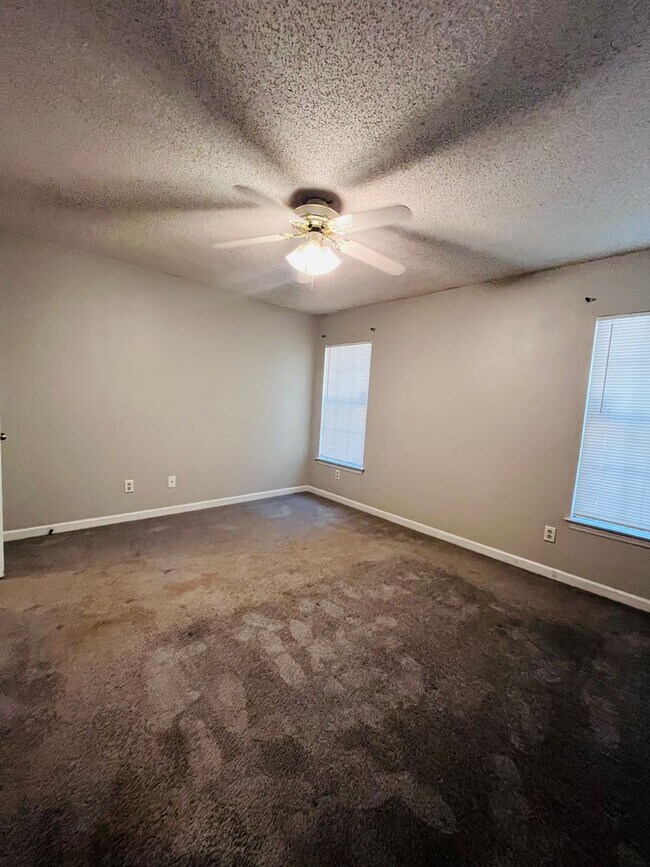 Building Photo - 3 BR/ 2 BA home located in Killearn Acres!