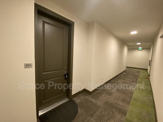 Building Photo - 981 S Sable Blvd