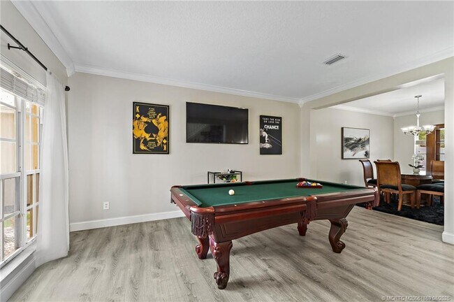 Building Photo - 728 NW Waterlily Pl