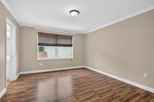 Building Photo - 8933 Alexandra Cir