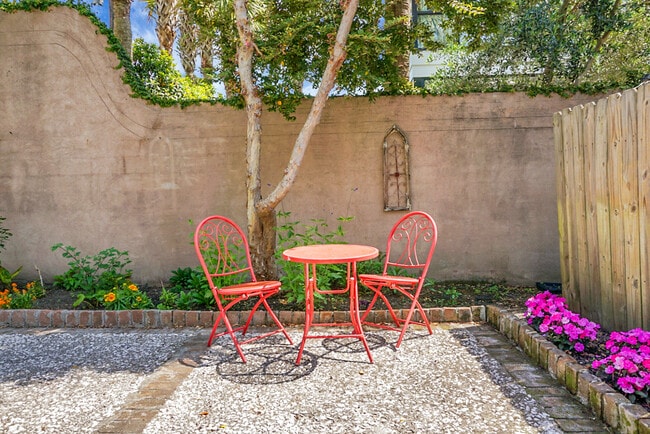 Building Photo - 6 Wentworth St