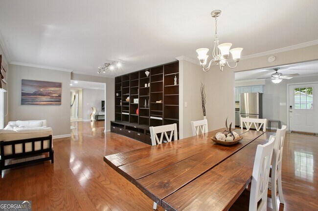 Building Photo - 102 Hickory Dr