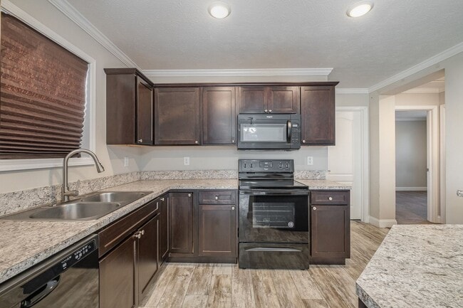 Building Photo - Available to Show