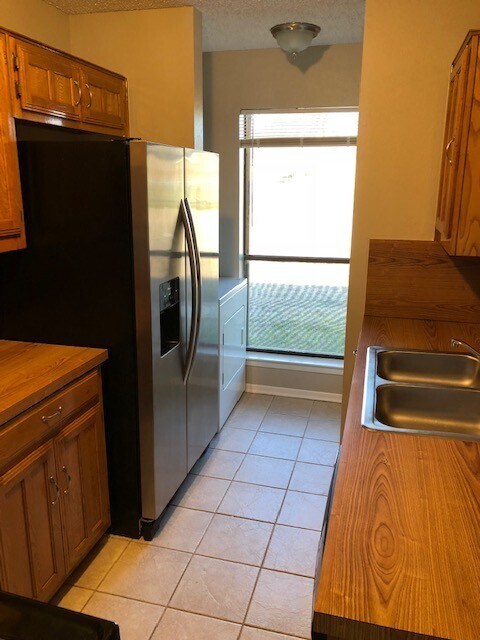 Building Photo - Gorgeous Glenn Heights Home