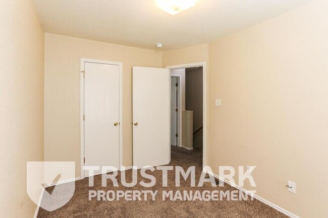 Building Photo - 4403 B Abigail