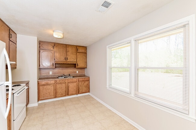 Building Photo - 105 Hidden Pines Dr