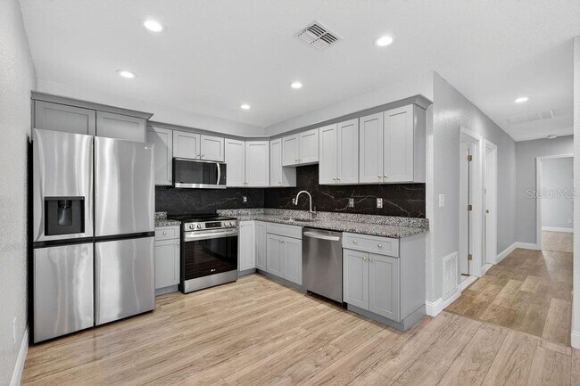 Building Photo - 722 22nd St