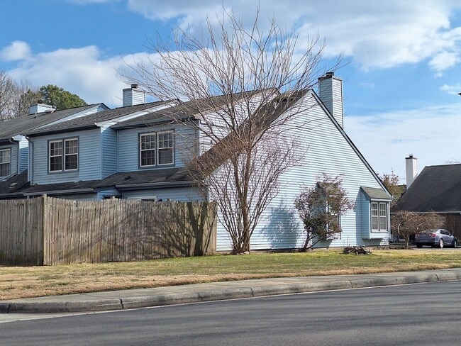 Building Photo - 38 Parkway Dr