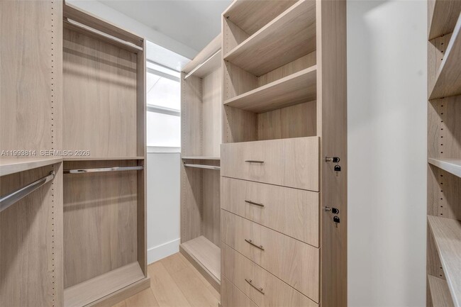 Building Photo - 5120 Carillo St