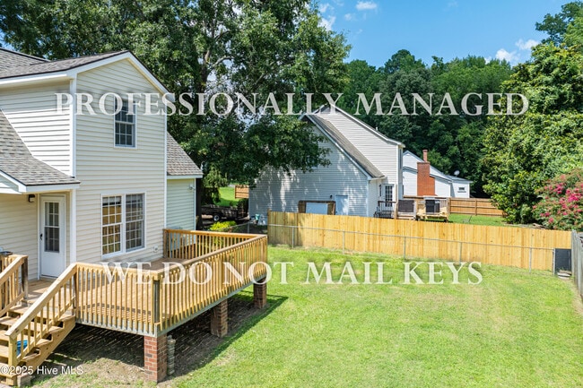 Building Photo - 205 Simbelyn Dr