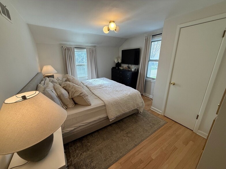 Building Photo - 5350 N Navajo Ave