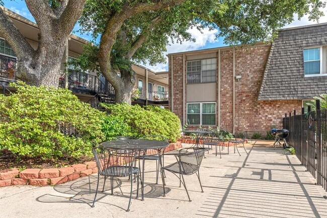Building Photo - 5550 N Braeswood Blvd