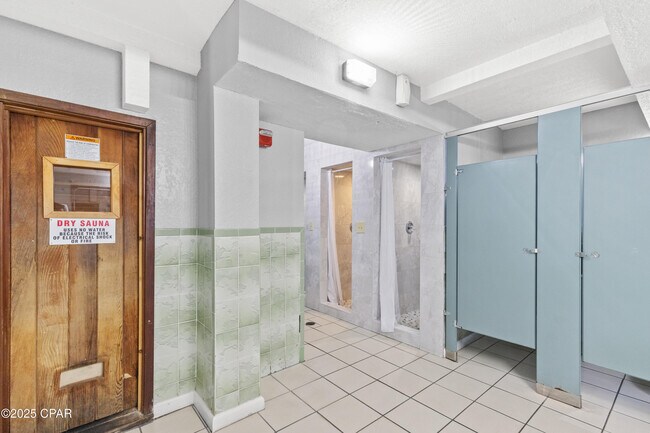 Building Photo - 8743 Thomas Dr