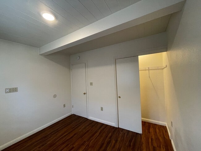 Building Photo - Beautiful and Spacious Pet-Friendly Home!