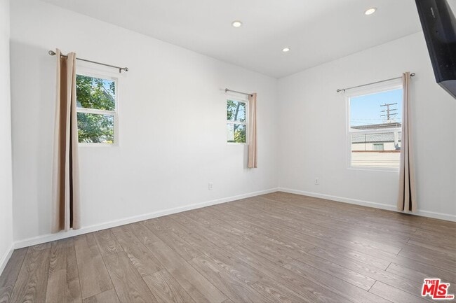 Building Photo - 455 Rexford Dr