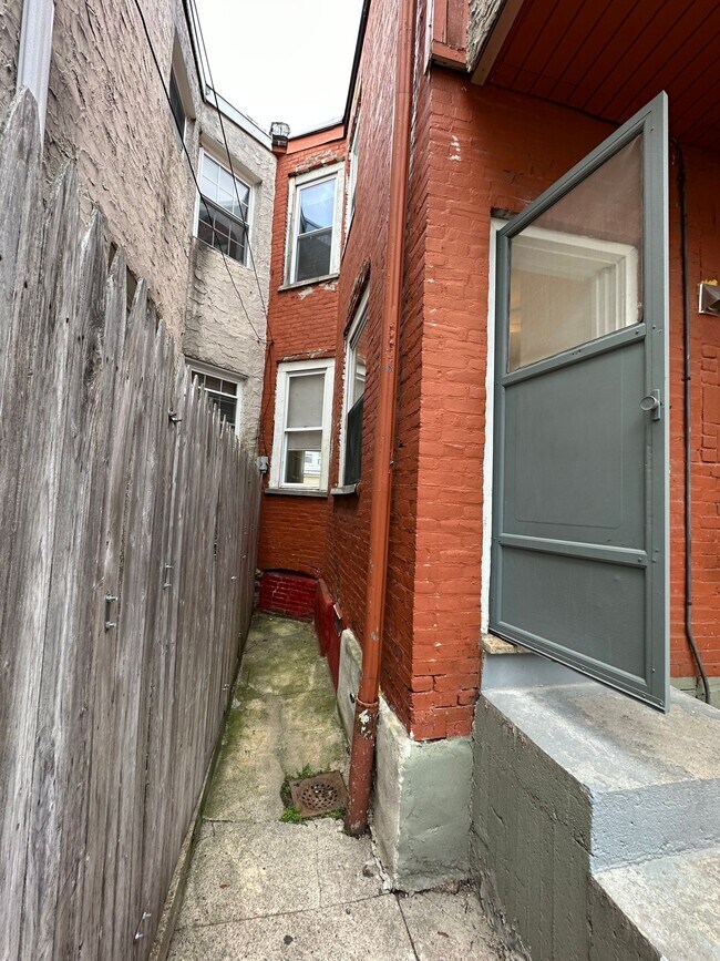 Building Photo - 3185 Tulip St