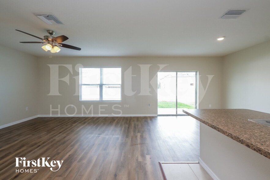 Building Photo - 36051 Carriage Pine Ct