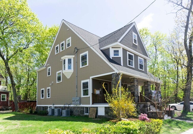 Building Photo - Gordon 2 Bed